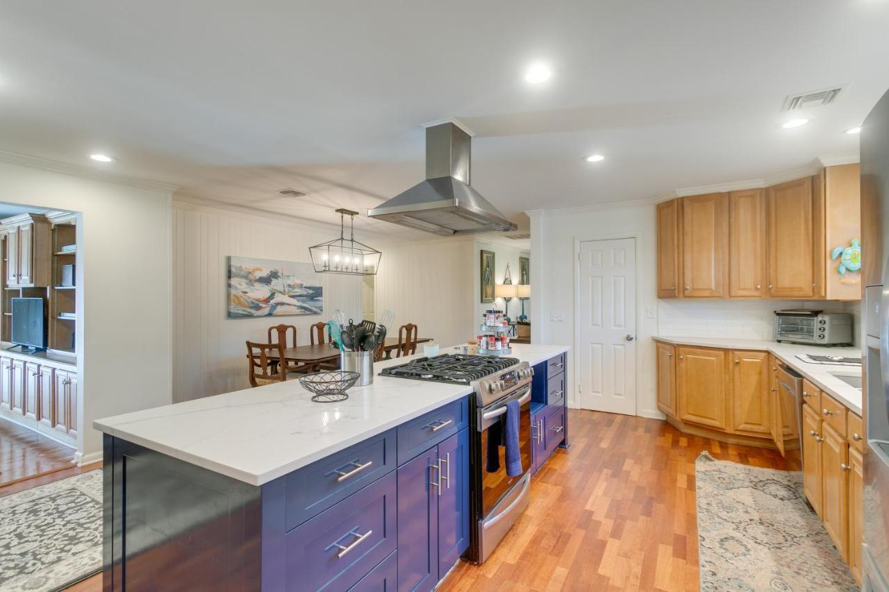 Spacious St Simons Island Vacation Rental With Pool! St. Simons Island Exterior photo
