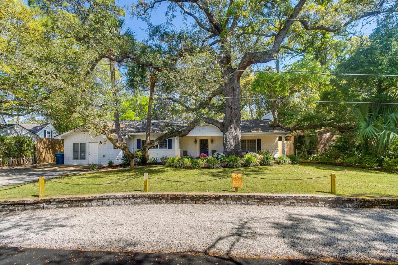 Spacious St Simons Island Vacation Rental With Pool! St. Simons Island Exterior photo